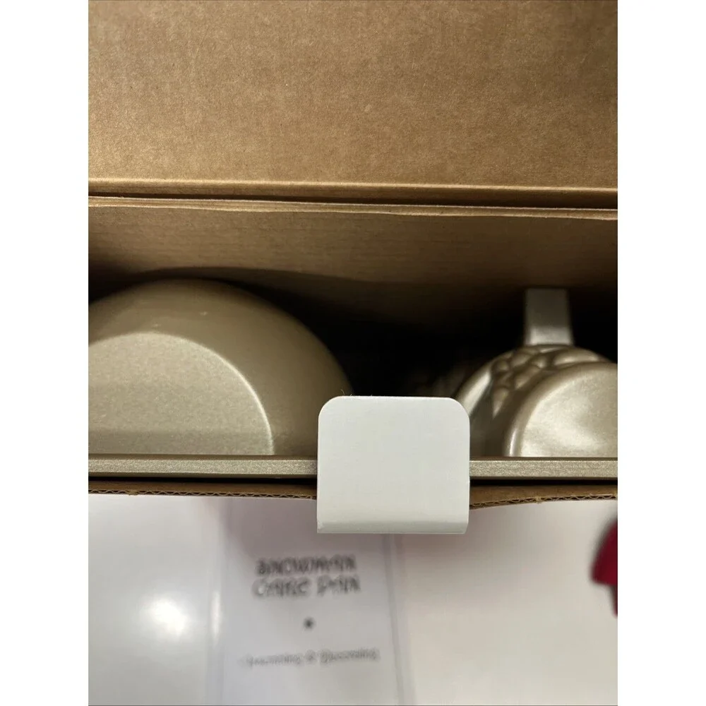 Williams Sonoma Nordic Ware Snowman Cake Pan 10 Cups 2005 NIB Christmas